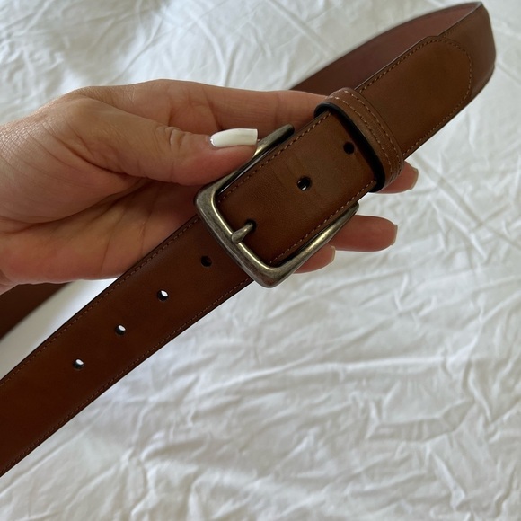 Columbia Genuine Leather Men’s Brown Belt Logo Buckle Size 50.